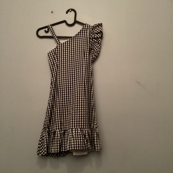 Like new! Cute age 7~8 girls summer ruffle dress! - Picture 2 of 3